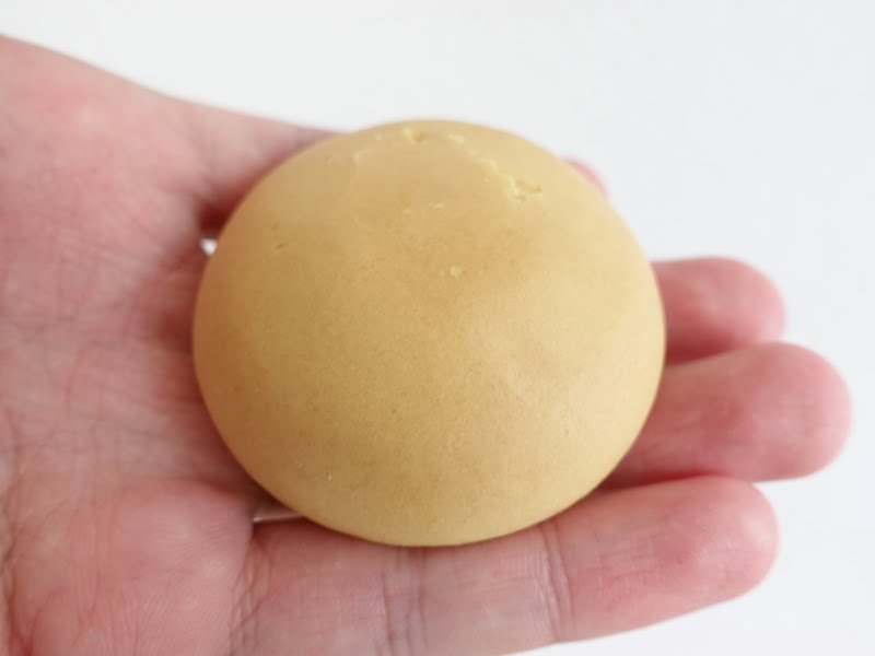 月化粧を手にとってみた