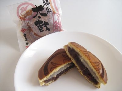 村中甘泉堂 羽二重餅入りどら焼き 勝家太鼓