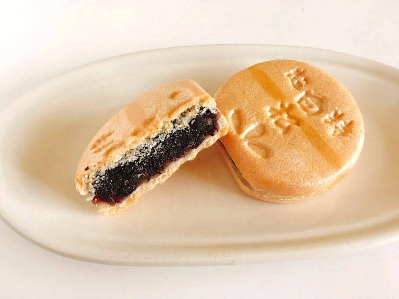 白松がモナカ本舗 モナカ大納言中身