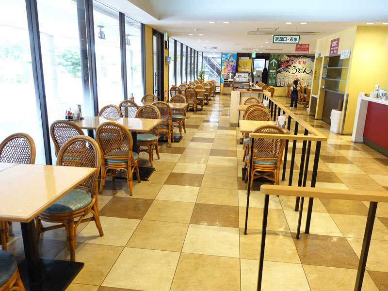 与島PAのレストラン