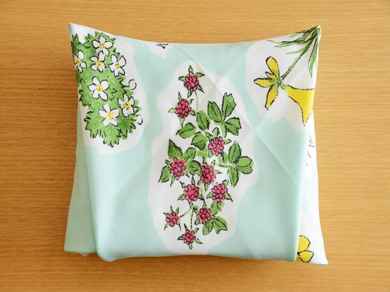 風呂敷 平包み 向こう側をかぶせる