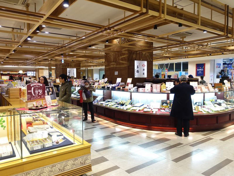 新幹線 姫路駅のお土産屋 ピオレおみやげ館