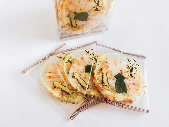 渚のひびき いか墨せんべい開封後