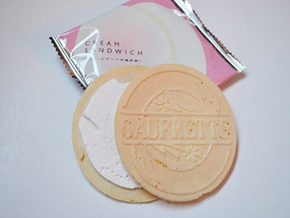 福島白桃クリームサンド中身
