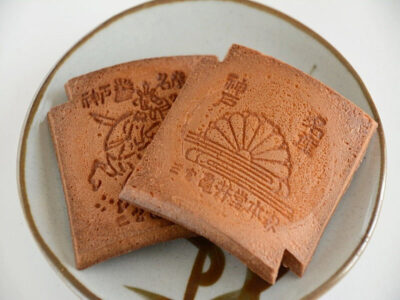 亀井堂本家 瓦せんべい