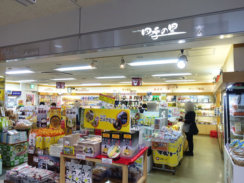 高松空港のお土産屋 1F