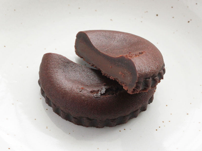 冷凍庫で冷やした広島チョコラ