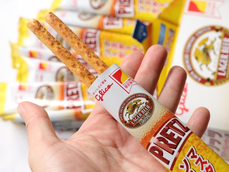 ジャイアントプリッツ マスタード&ソーセージ味 中身(拡大)の写真