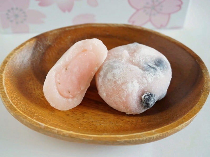 御母屋 桜豆大福中身