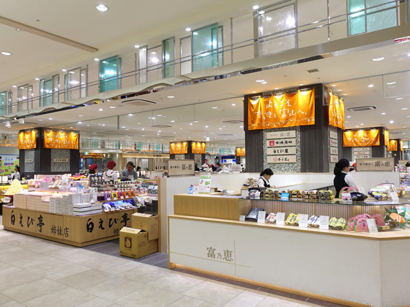 富山駅 お土産屋 とやマルシェ