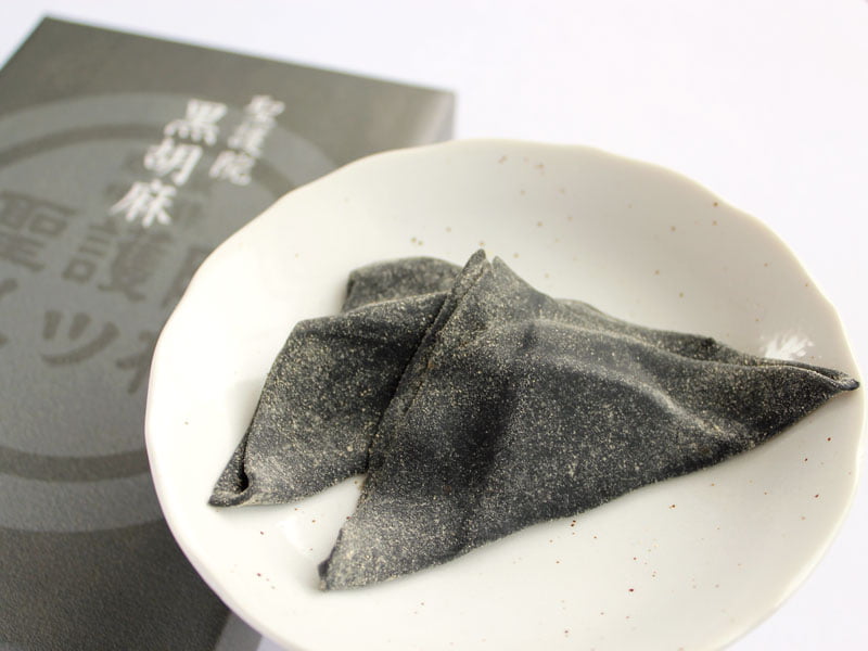 聖護院八ッ橋「聖・黒胡麻」 中身の写真