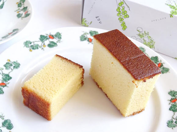 六花亭のカステラの中身(拡大)