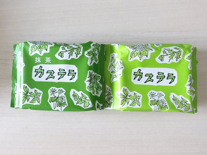 六花亭のカステラ プレーンと抹茶味を並べてみた