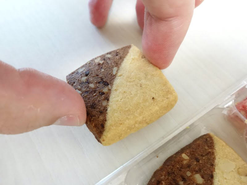 六花亭の○△□ミニ くるみクッキー