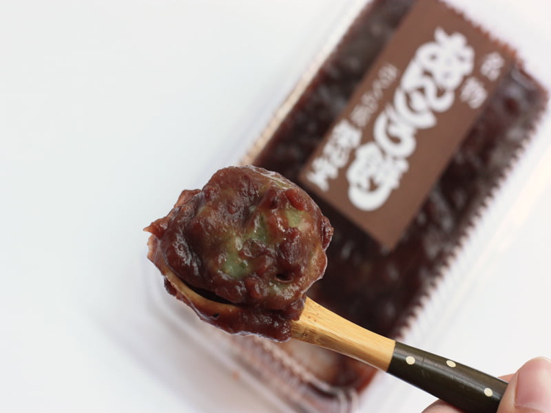 栄心堂あんころ餅　中身アップの写真