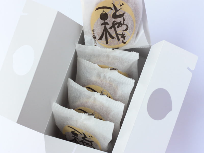 栗どら焼き　開封した写真