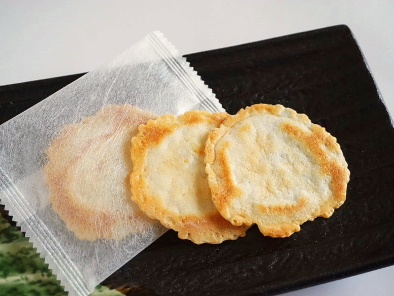 秋田ハタハタしょっつるせんべい中身