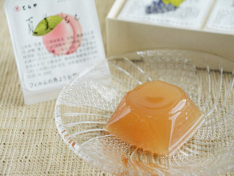 とらや夏羹もも 中身写真