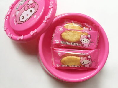 USJ ハローキティえさ皿せんべい