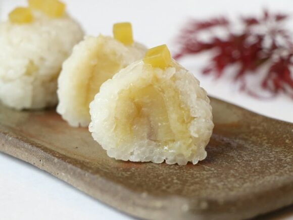 朔日餅 栗餅 中身(拡大)の写真