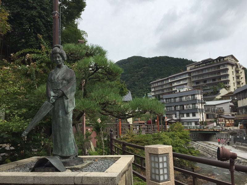 湯村温泉夢千代日記石像