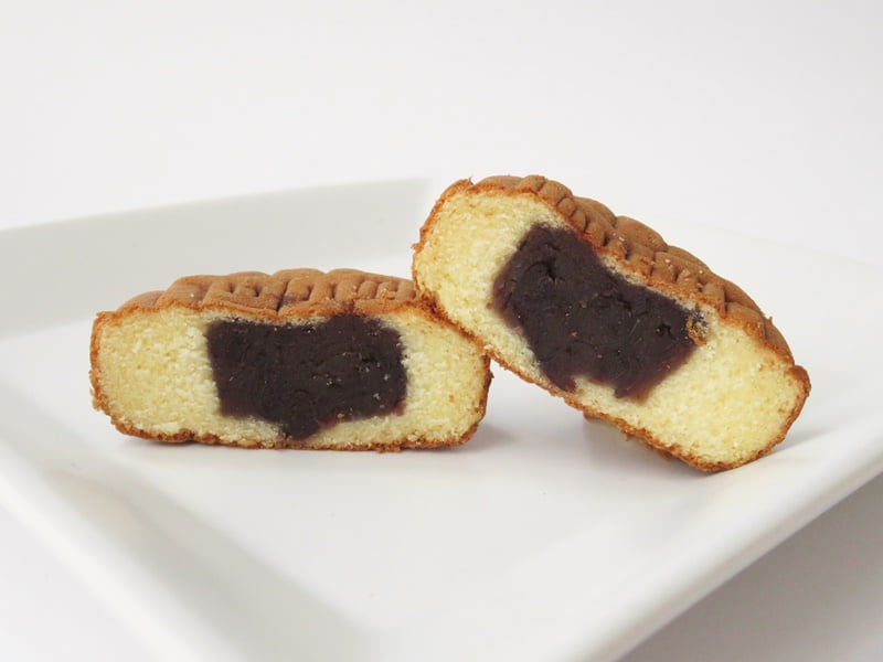 本家梅林堂 人形焼き 割った時の写真