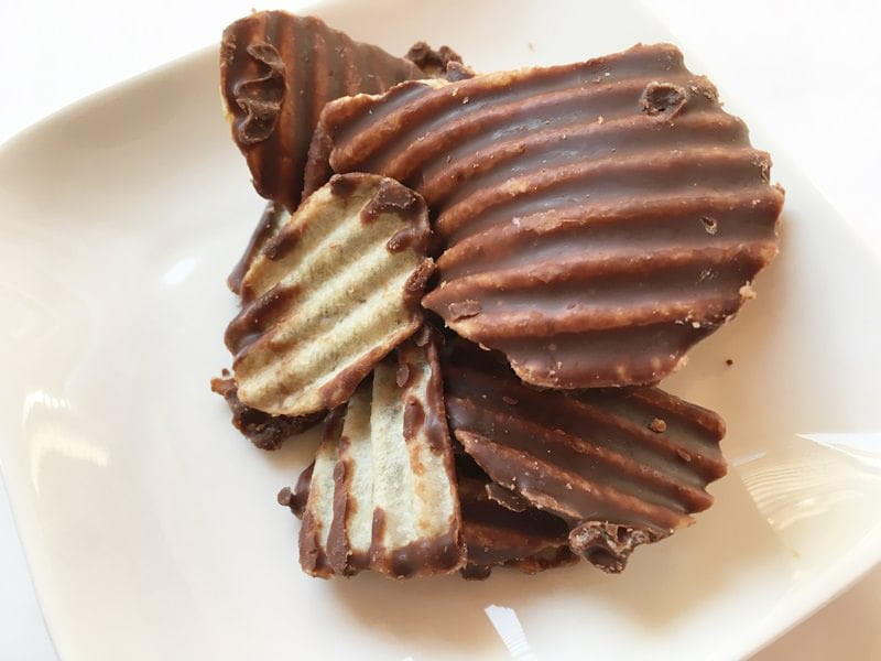 ロイズ石垣島ポテトチップスチョコレート中身写真