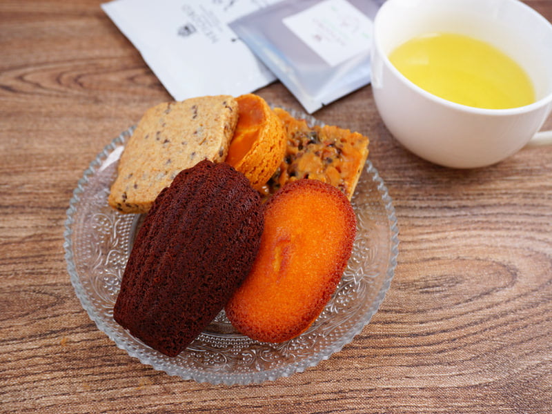 平五郎　焼き菓子セレクション＆オリジナルブレンドコーヒーと紅茶セット　中身の写真