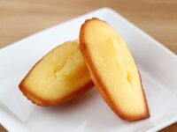 マドレーヌの名前の由来や歴史とは？貝殻の形をしている理由・フィナンシェとの違いも紹介