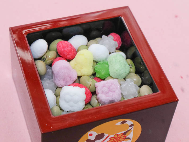 銀座あけぼの 福豆 干支枡＜黒＞ アップ