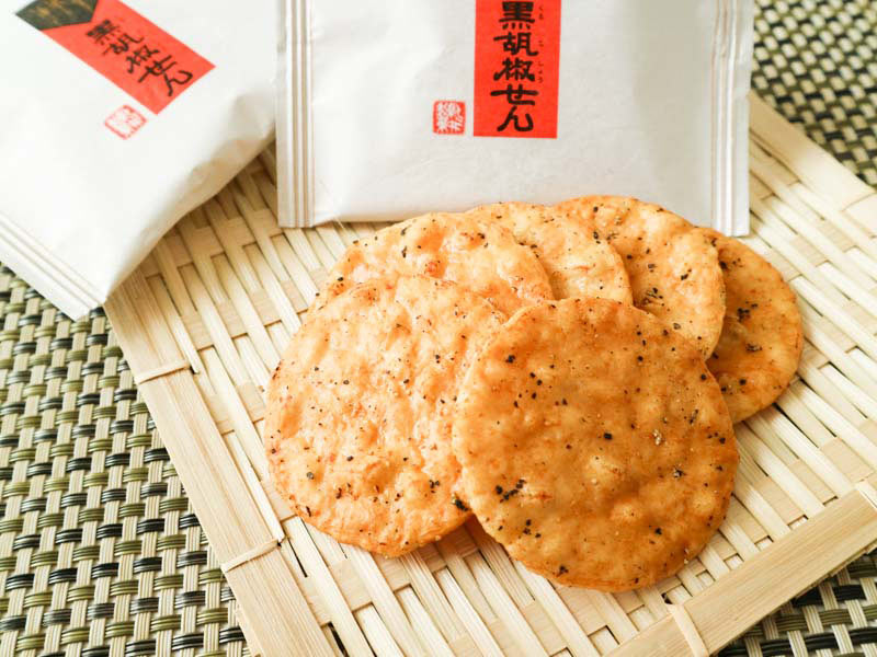 おせんべいやさん本舗煎遊 黒胡椒せん 中身