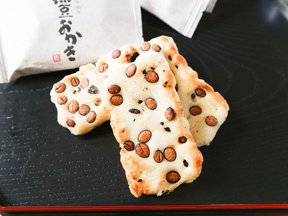おせんべいやさん本舗煎遊 黒豆おかき 中身