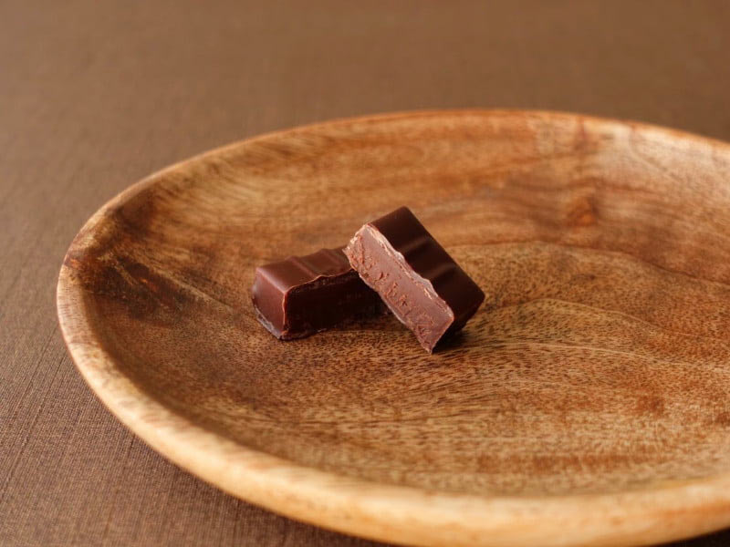 パレドオール ガーナスマイルカカオプレミアム ボンボンショコラ ビター断面
