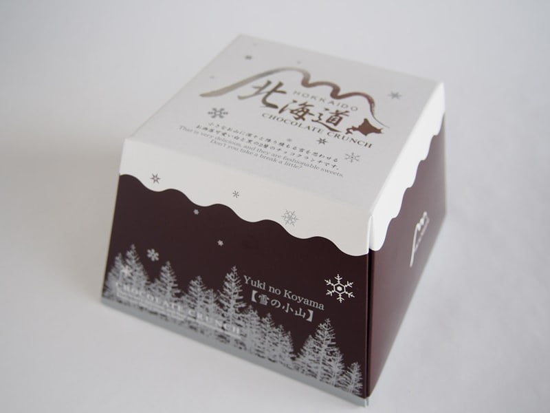 雪の小山　外装