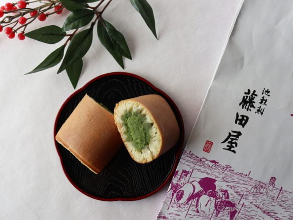 藤田屋の抹茶あんまきのカット写真