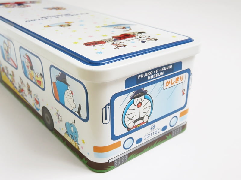 バス缶フィナンシェ 側面の運転席の写真