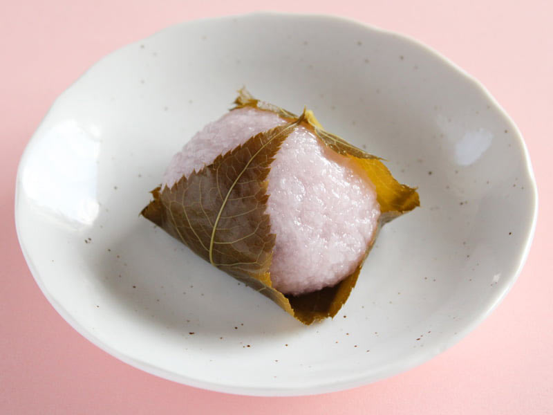 叶 匠壽庵 桜もち 中身の写真