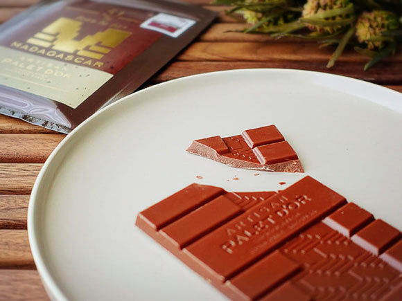 アルチザン パレドオール タブレットショコラ マダガスカル51％ 中身