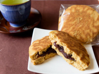 草月のどら焼き 黒松