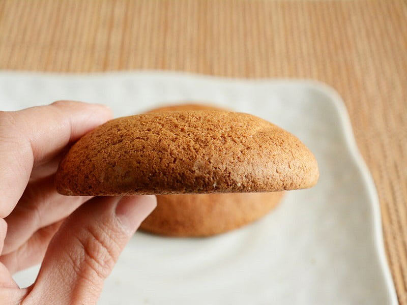 東雲堂丸ぼうろの厚み