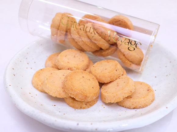 和三盆糖の苺サブレ　中身