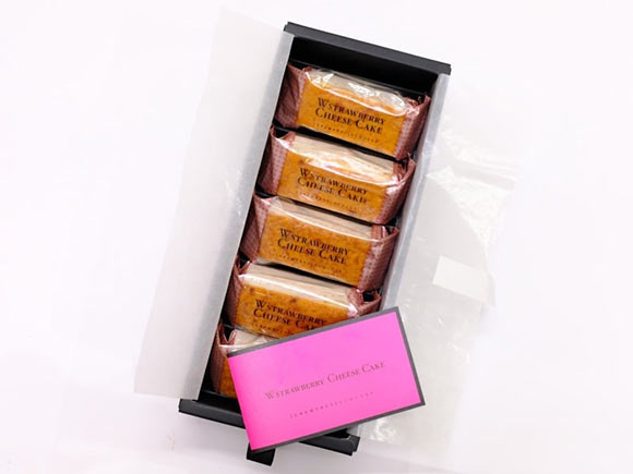 ダブルストロベリーチーズケーキ　中身全体