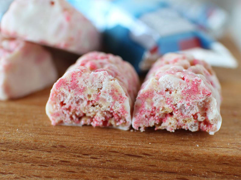 シロクマの苺クランチチョコの断面写真