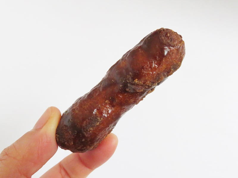 極太 かりんとう 黒 手に持った写真