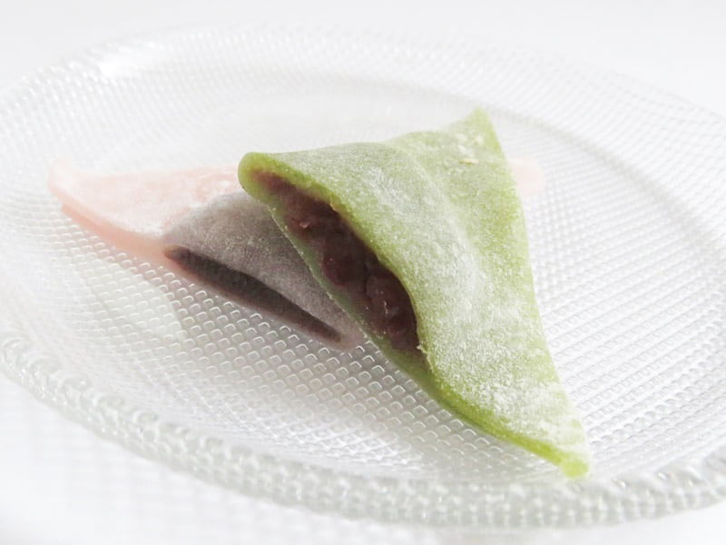 HANNARI(はんなり)生八つ橋 桜&抹茶 断面の写真