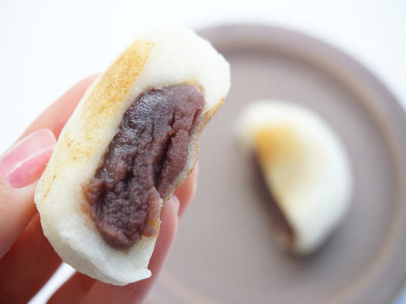 茶屋たまき　あがり餅　中身の写真　こしあん