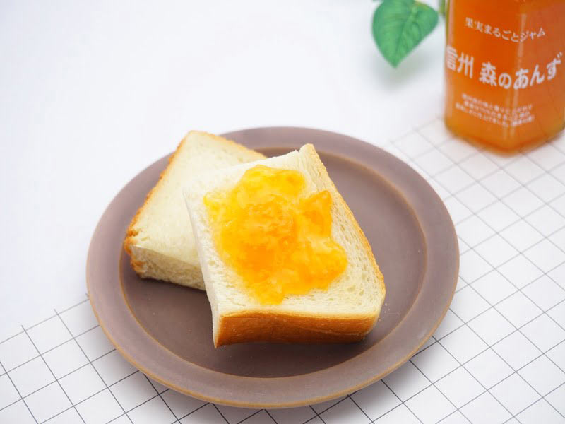 ツルヤ　果実まるごとジャム　信州森のあんず　中身の写真