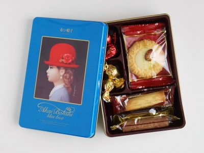 赤い帽子 ブルー