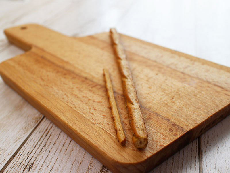 ジャイアントプリッツ手羽先味と普通のプリッツの比較写真