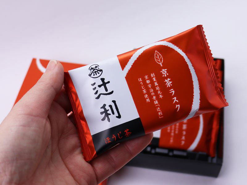 辻利京茶ラスクほうじ茶の個包装の写真